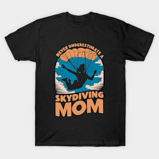 Never Underestimate A Skydiving Mom. Funny T-Shirt